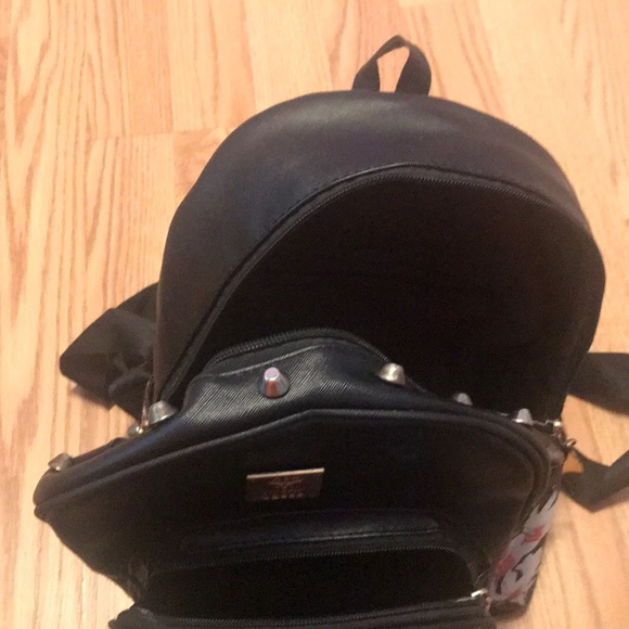 Small Backpack - Picture 3 of 6